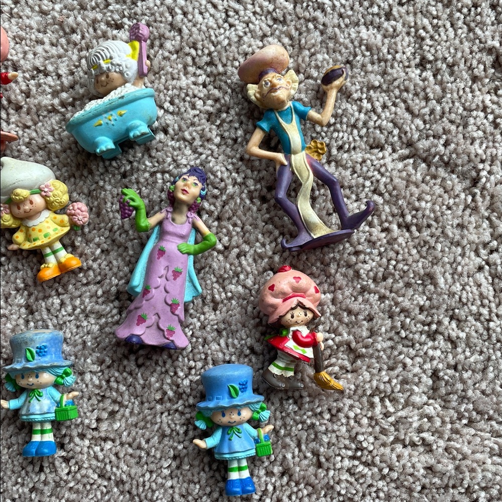Strawberry Shortcake Cabinet & figures - Picture 14 of 14